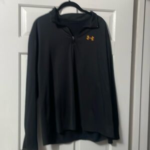 Men’s under armor pull over size large😍